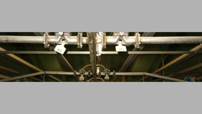 Numeración de válvulas de alimentación líquida con crotales de cerdas