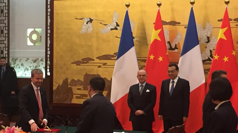 Dr Marc Prikazsky, Presidente y CEO de Ceva; Ma HongChao, CEO de CAHEC; Du YuanZhao, CEO de Yebio; Bernard Cazeneuve, primer ministtro francés; y Li Keqiang, primer ministro chino.