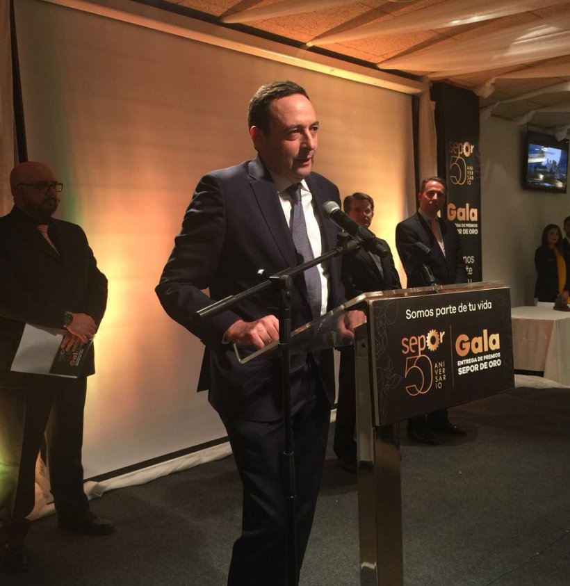 Alfonso Jim&eacute;nez, CEO de Jisap, recogiendo&nbsp;el galard&oacute;n&nbsp;Premio Nacional Sepor de Oro a la Producci&oacute;n Porcina
