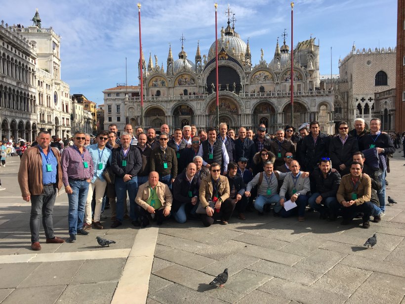 La compa&ntilde;&iacute;a viaj&oacute; junto a un grupo de 60 profesionales del sector porcino espa&ntilde;ol a Italia.
