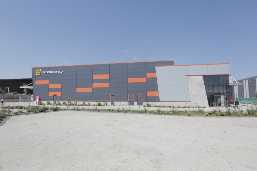 Veterquimica ha inaugurado un moderno laboratorio de producci&oacute;n farmac&eacute;utica en Chile.
