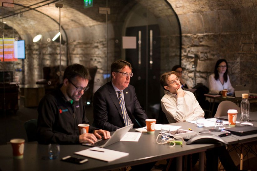Jon Bradford (asesor del programa), Aidan Connolly (director de innovaci&oacute;n de Alltech) y David Hunt (cofundador de Agrilarity), asesores del Pearse Lyons Accelerator.
