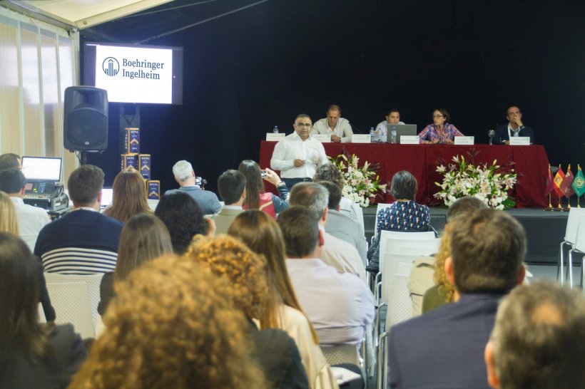 Charla formativa para dar herramientas al veterinario sobre la importancia de la Cadena de Infecci&oacute;n/ Prevenci&oacute;n en el control de enfermedades
