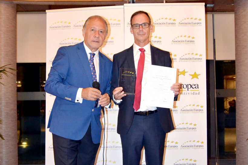 Manuel Navarro, responsable de Administraci&oacute;n y Finanzas de Magapor, recibe el&nbsp;Premio Europeo a la Gesti&oacute;n e Innovaci&oacute;n Empresarial.
