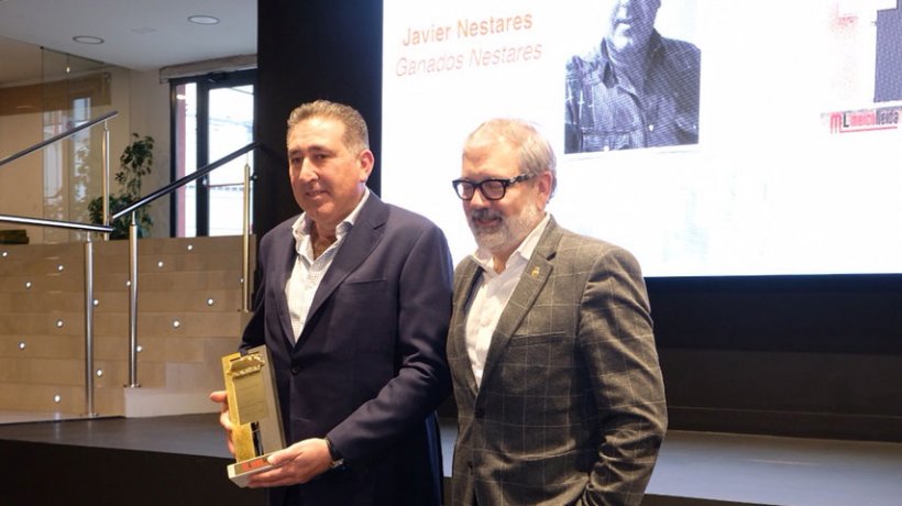 Javier Nestares recibe el premio PronosPorc Oro de Lech&oacute;n.
