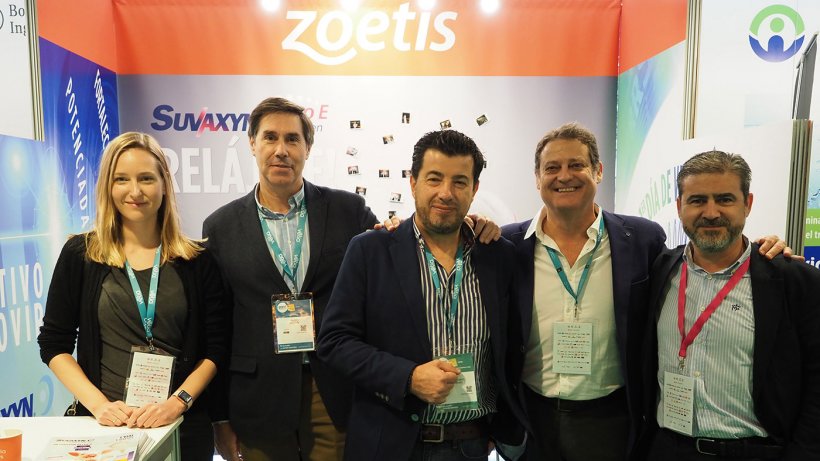 Equipo de Zoetis en el stand de porciFORUM