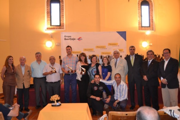 Ganadores_del_Concurso_junto_a_autoridadespatrocinador_y_miembros_del_jurado_640x480.JPG