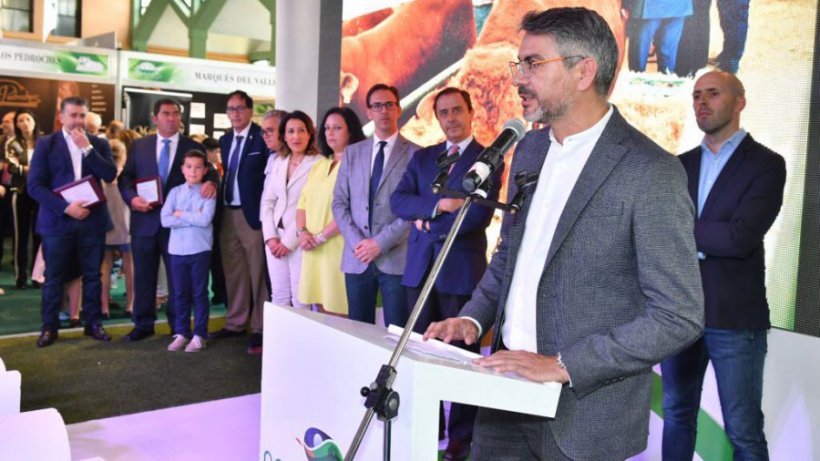 El alcalde y presidente de Confevap, Emiliano Pozuelo, ha destacado el vigor del sector agr&iacute;cola y ganadero en Los Pedroches, donde &ldquo;el relevo generacional est&aacute; garantizado y se mira al futuro.
