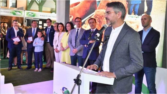 El alcalde y presidente de Confevap, Emiliano Pozuelo, ha destacado el vigor del sector agrícola y ganadero en Los Pedroches, donde “el relevo generacional está garantizado y se mira al futuro.