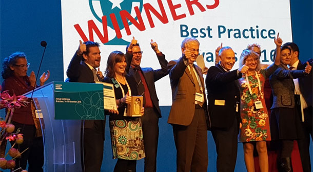 Recogida del premio en la gala los Enterprise Europe Awards 2016, en Bratislava (Eslovaquia)