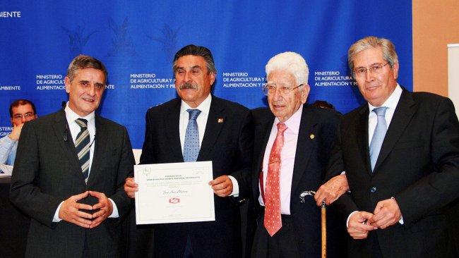 El doctor José Luis Llisterri recibe el premio Cár