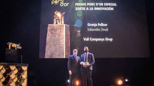Ángel Baguer entrega el Porc d'Or Zoetis a la Innovación
