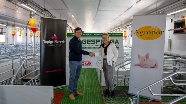 De izquierda a derecha: Javier Corchero, Director General de Topigs Norsvin y Belén Muñoz, Consejera Delegada de Agropor.