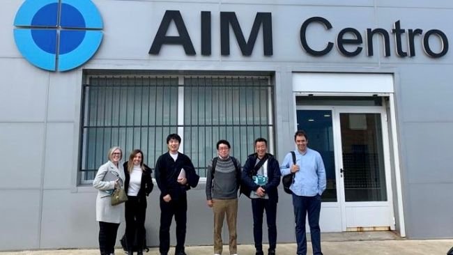 De izd a dch: Kyla Rypley (TN Internacional), Aurora Alvaro (Directora AIM Centro), Mitsunori Hayabusa (Mendel Japan), Shigeto Tahara, Masayuki Hosono (Mendel Japan), Mariano Rangil (Director AIM Ibérica). Presente también en la visita Raúl Gonzalez. (TN Internacional).