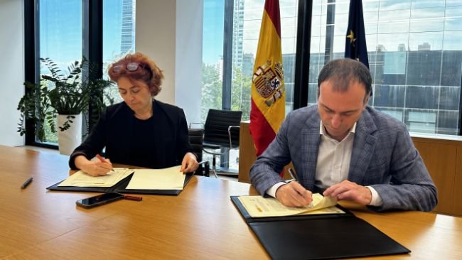 Firma del acuerdo entre ICEX y ASICI