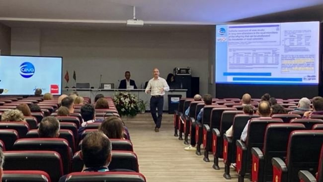 David Espigares, responsable del  Servicio Técnico Porcino, durante su intervención en el Simposio de Porcinocultura.