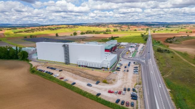 Planta del Grupo Vall Companys en Villar de Olalla (Cuenca) que cuenta con un parque solar para autoabastecerse a nivel energético. 