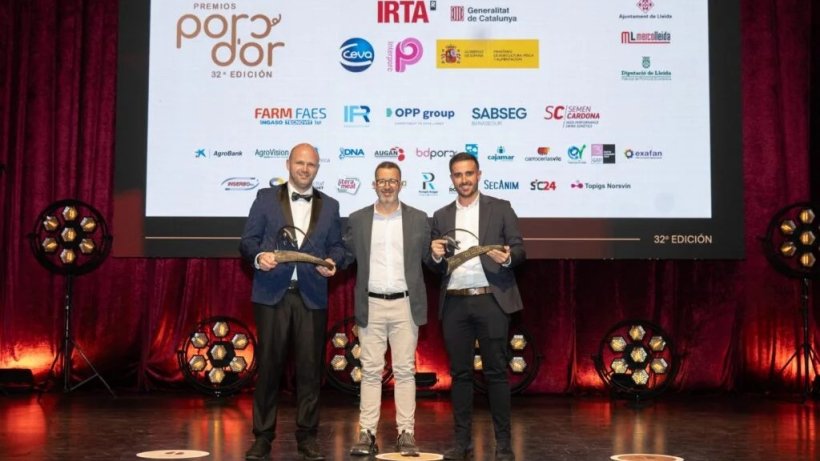 Premio Porc d’Or One Health 2025, de Ceva Salud Animal para granja Laguarres - Agropecuaria del Isábena. Entregado por Rafael Pedrazuela, Director de la Unidad de Negocio de CEVA Salud Animal