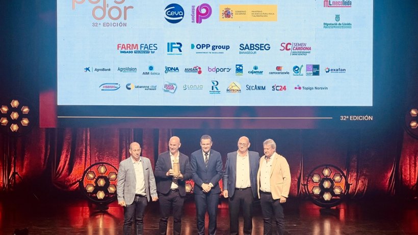 Foto 1. Entrega del premio Porc D'Or Diamante a la granja Sat 4835 Urra-Zurucuain