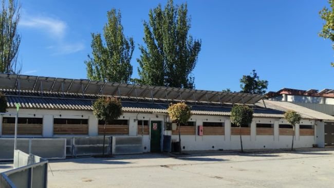 Instalaciones de la granja Sat 4835 Urra-Zurucuain