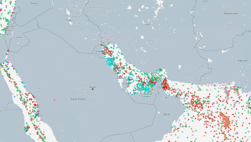 Tr&aacute;fico mar&iacute;timo en el estrecho de Ormuz. Fuente: marinetraffic.com