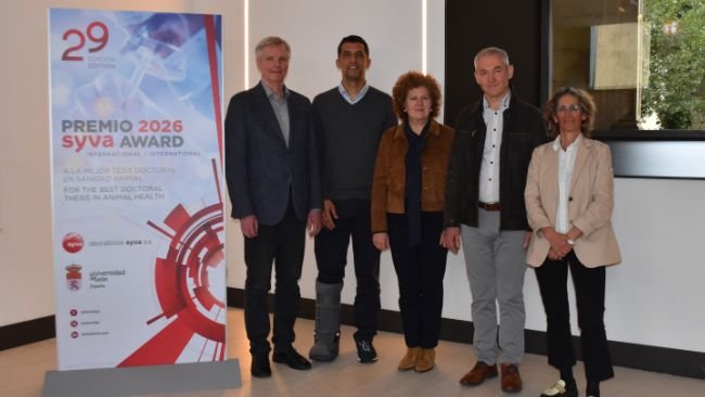 De izda a dcha: Thomas Vahlenkamp (Universidad de Leipzig, Alemania); Christian de la Fe Rodríguez (Universidad de Murcia); Mª Luisa de Arriba Martín (Laboratorios SYVA); Ivan Toplak (Universidad de Liubliana, Eslovenia); Ana M. Carvajal Urueña (Universidad de León).