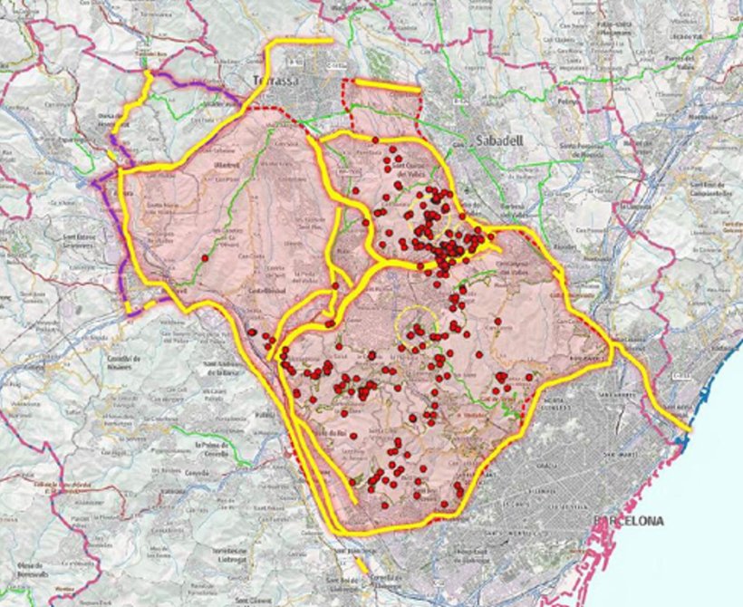 Localización de vallados en puntos de riesgo de paso de jabalíes y casos positivos en jabalíes a fecha 28 de mayo de 2026. Fuente: Cos d'agents rurals. Generalitat de Catalunya.