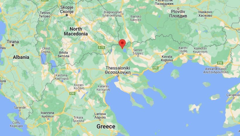 L'exploitation concernée est située dans le district municipal de Livadia, municipalité de Sintiki, unité régionale de Serres, au sein de la zone de surveillance renforcée I.