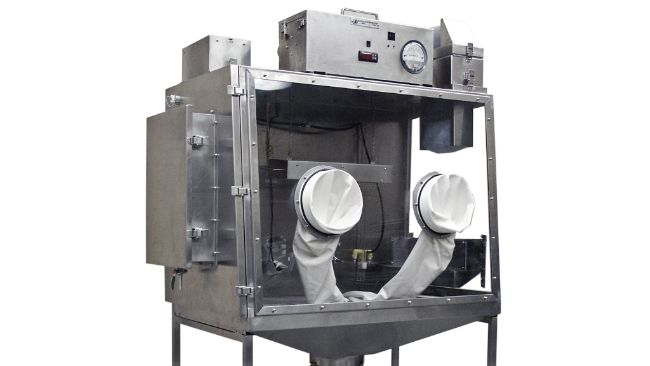 Figure 1 : Syst&egrave;me modulaire d'isolement des animaux utilis&eacute; pour l'exposition de cochettes femelles &agrave; des a&eacute;rosols d'homog&eacute;nat pulmonaire dilu&eacute; contenant la souche 232 de M. hyopneumoniae. Source : www.altdesign.com
