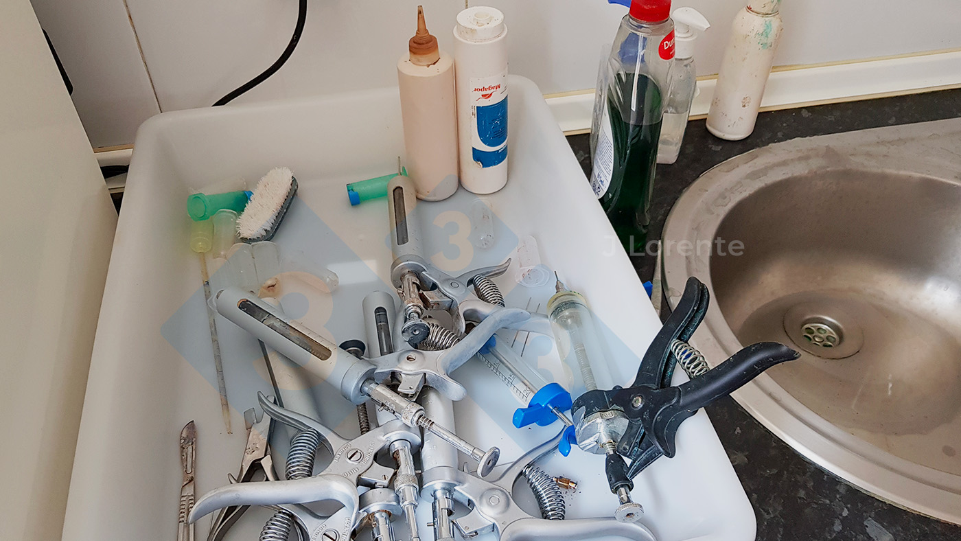 <p>Figure 9. Clean vaccination supplies.</p>