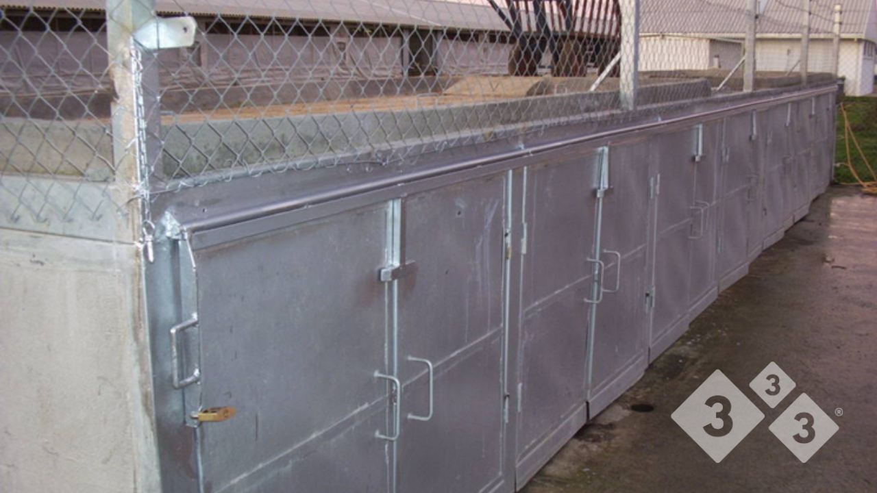 <p>Photo 3. A carcass transfer station designed along the perimeter fence, allowing animals to be removed from the outside without external vehicles or personnel coming into contact with the farm’s clean zone.</p>
