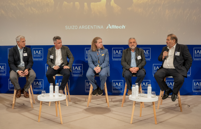 &nbsp;Panel de conversaci&oacute;n con referentes de la agroindustria y la producci&oacute;n animal en el pa&iacute;s.
