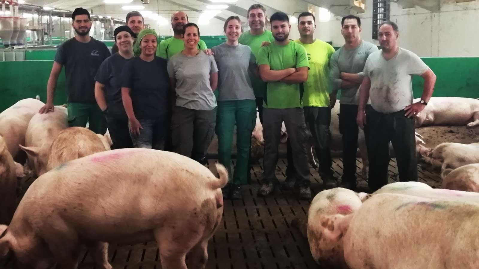 El equipo en la sala de cubrición