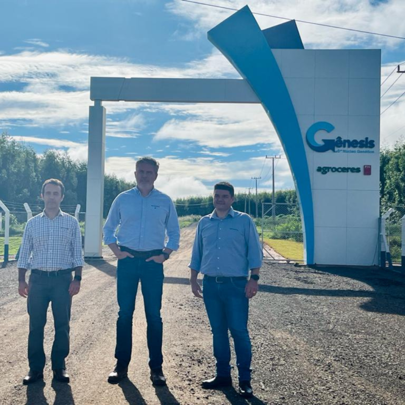 Figura 1: Da esquerda para direita: Danilo Leal Rocha, Supervisor de Produ&ccedil;&atilde;o da Agroceres PIC; Alexandre Rosa, Diretor Superintendente da Agroceres PIC e Nevton Brun, Gerente de Produ&ccedil;&atilde;o da Agroceres PIC.&nbsp;
