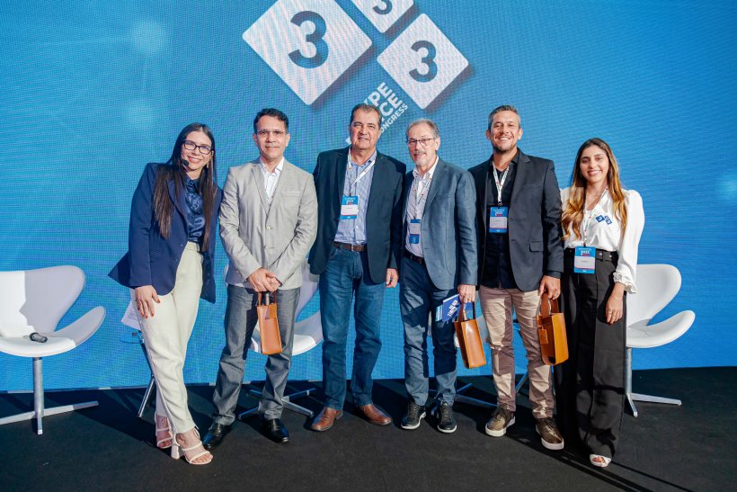 Atravessando e gerindo crises.
