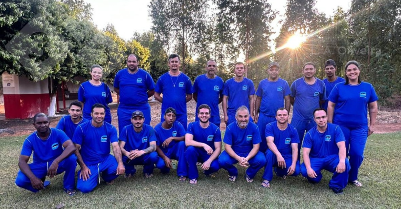 Figura 2: visita direcionada &ndash; excurs&atilde;o entre as granjas, visita conduzida pelos t&eacute;cnicos em extens&atilde;o rural representantes da agroind&uacute;stria local. Arquivo pessoal da autora.&nbsp;
