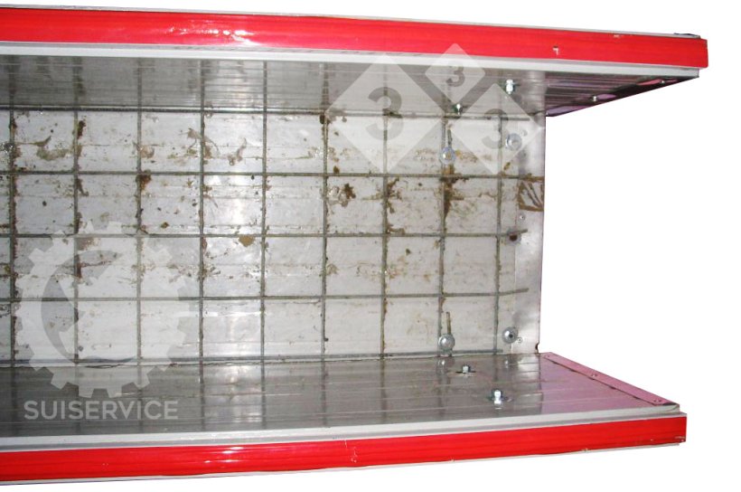 &Eacute; muito importante que os leit&otilde;es consigam segurar bem as pernas ao subir a rampa. Neste caso, uma malha eletrossoldada foi fixada ao painel de base para atuar como superf&iacute;cie "antiderrapante".
