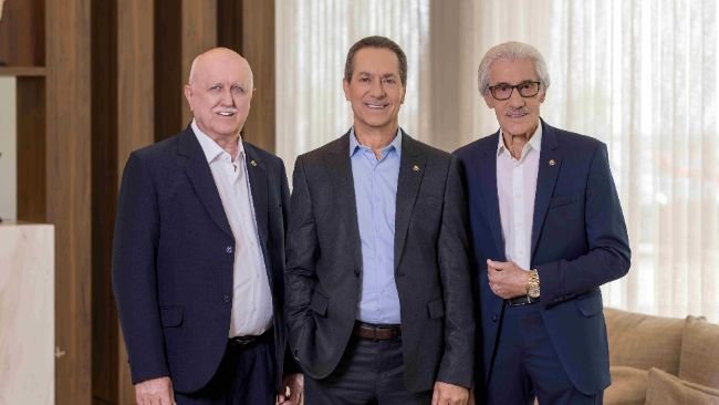 Vice-Presidente de agronegócios Marcos Antonio Zordan. Presidente Neivor Canton e Secretário Romeo Bet.