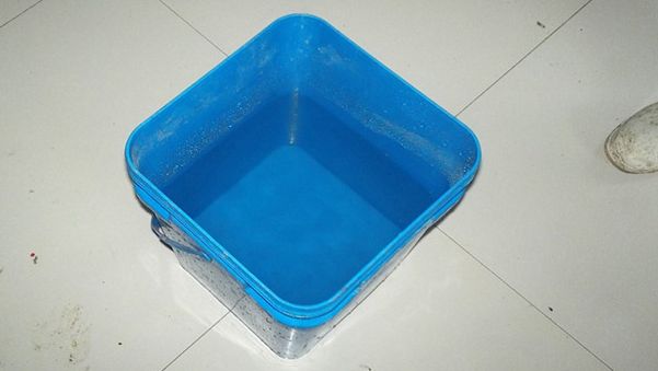 Abbildung 2: Gebrauchsfertiges Wasser, nachdem es eine Nacht lang &bdquo;ruhte&ldquo;.
