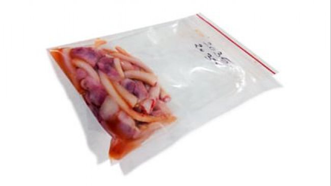 Schwänze und Hoden in einem Druckverschussbeutel