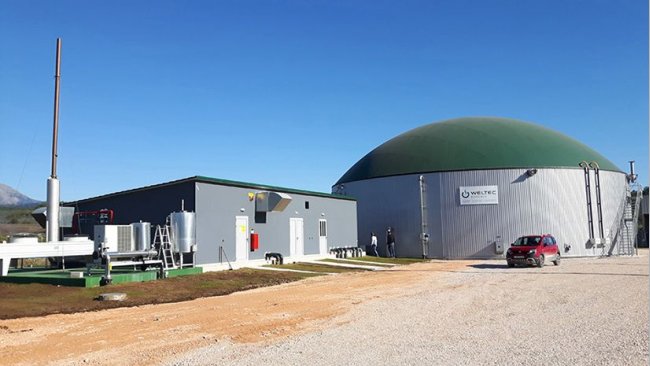 Bereits Mitte November 2020 soll die 500-Kilowatt-Anlage, die WELTEC mit seinem griechischen Partner Tetoros Machinery aus Megara geplant hat, ans Netz gehen.