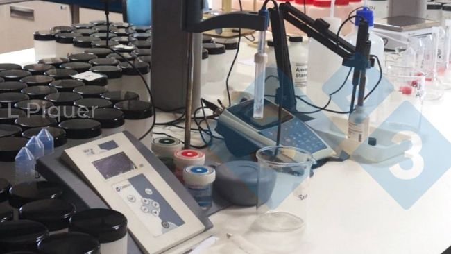 Foto 2: Die Zusammensetzung der Gülle wurde analysiert und In-vitro-Tests wurden durchgeführt, um mögliche Ammoniak- und Methanemissionen zu bestimmen.