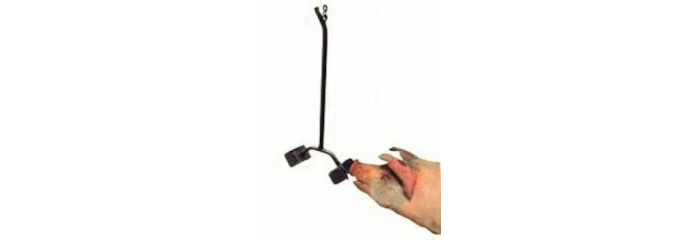 <p>Abb. 12: Spritzschutz-Bleche</p>
