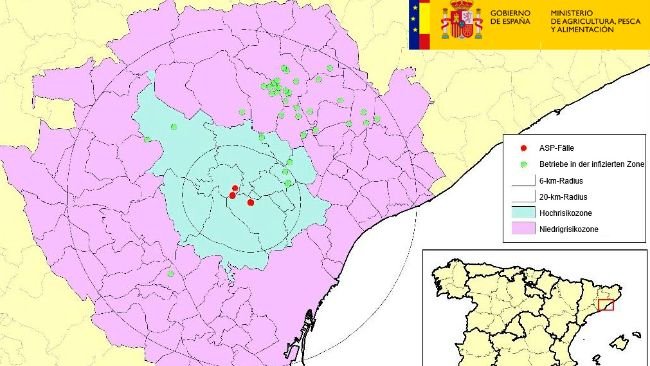 Lage der mit Beschränkungen belegten Betriebe innerhalb der infizierten Zone, mit Gemeinden in Hoch- und Niedrigrisikozonen. (Quelle: MAPA)