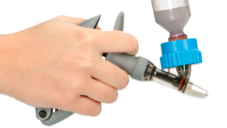 Image 1. Vaccination syringe.
