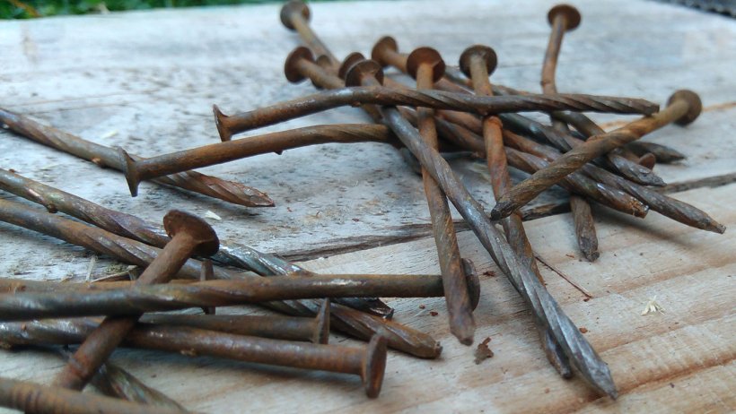 I chiodi dei pallet hanno strie a spirale che rendono difficoltosa la loro estrazione