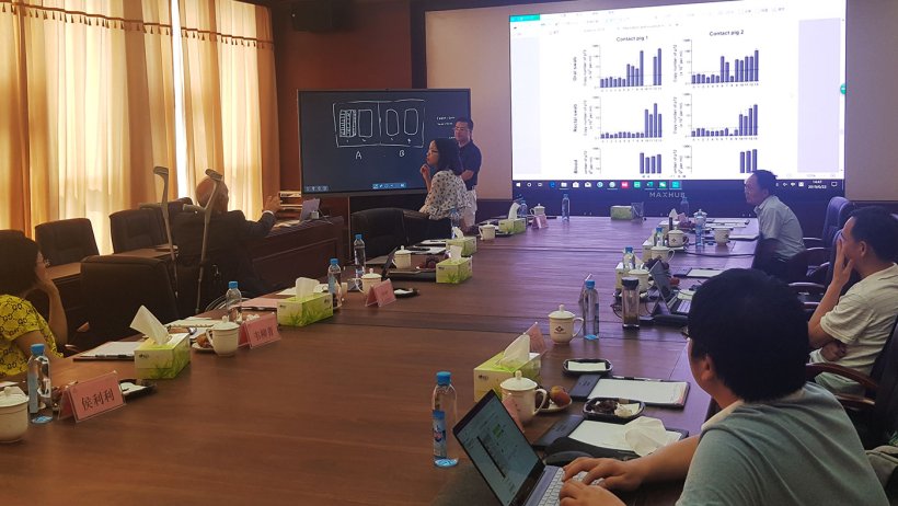 Intensa giornata di lavoro durante la visita di quattro giorni.
