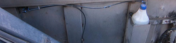 Evitar la captura de moscas por los transportes de cadáveres es difícil, por no decir imposible, pero el uso de insecticidas en el interior del contenedor una vez que éste está cerrado las eliminaría