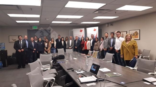 Asistentes al conversatorio “Retos de la industria porcina: Una mirada desde Canadá” 