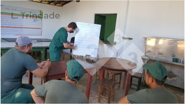 Foto&nbsp;1.&nbsp;Cuando la formaci&oacute;n incluye aspectos t&eacute;cnicos y de comportamiento y hacen parte de un cronograma de actividades en la granja, los j&oacute;venes se sienten m&aacute;s valorizados y con mayor oportunidad de crecimiento.
